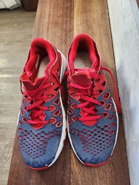 Nike Men's Red and Blue Athletic Sneakers